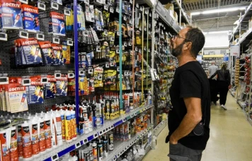 Les ventes de magasins de bricolage continuent leur chute en France