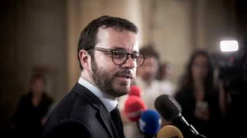 Présidentielle 2027 : la participation de Raphaël Glucksmann à la primaire social-démocrate "va permettre de réduire l'offre de candidatures à gauche" au premier tour, se réjouit le député PS Arthur Delaporte