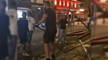 « Cassez-vous les bougnoules » : un policier interpellé après une agression raciste contre une association en maraude à Paris