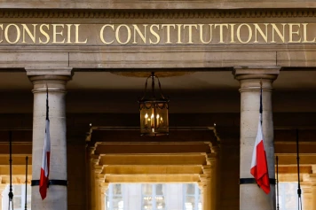 Le Conseil constitutionnel valide l’allongement de la rétention d’étrangers jugés dangereux