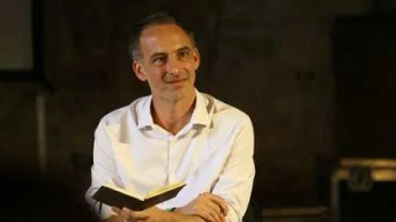 Primaire au PS : "Il n'y a pas d'évidence à ce que Raphaël Glucksmann y participe", selon l'entourage de l'eurodéputé Place publique