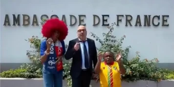 « La France aime les gens gentils » : une vidéo embarrassante de l’ambassade française au Congo refait surface