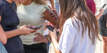 L’interdiction des réseaux sociaux aux moins de 15 ans censurée par le Conseil constitutionnel, au nom de la liberté d’expression