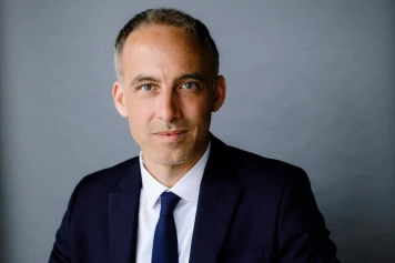 « Je dois être président » : comment Raphaël Glucksmann fonce vers une candidature