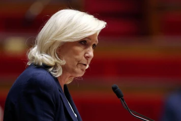 Marine Le Pen finalement candidate en 2027 : la théorie qui fait frémir d’Édouard Philippe à Jean-Luc Mélenchon