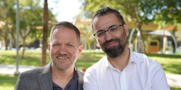 Aziz Abu Sarah, Palestinien, et Maoz Inon, Israélien, militants pour la paix : « Le courage, c’est de sortir de sa zone de confort et du récit dans lequel on est né »