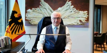 En Allemagne, le président, Frank-Walter Steinmeier, estime que la fonction protocolaire du chef de l’Etat doit évoluer face à la montée de l’extrême droite