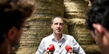 Raphaël Glucksmann dénonce une opération russe de « déstabilisation » le visant et impliquant Léa Salamé, sa compagne, et Edwy Plenel