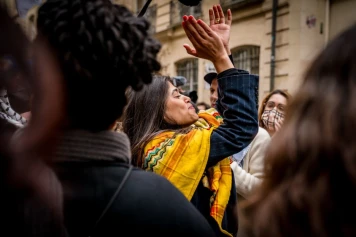 « Non au délit de Palestine » : plus de 200 personnalités apportent leur soutien à Rima Hassan, jugée pour apologie du terrorisme