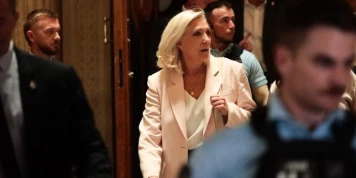 Marine Le Pen peut-elle vraiment être candidate à la présidentielle quel que soit le scénario, comme elle l’affirme ?