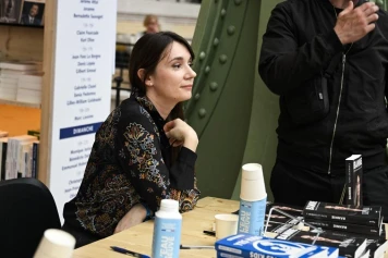 Xenia Fedorova, « agente russe » chez Bolloré pour Raphaël Glucksmann, soutenue par Arnaud Lagardère et les dirigeants de Canal+