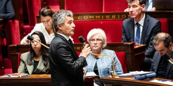 Immigration : Gérald Darmanin et Gabriel Attal avancent des mesures peu réalistes