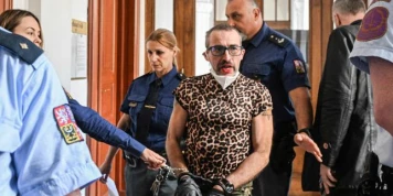 La justice tchèque déboute Marla-Svenja Liebich, une néonazie allemande transgenre, et confirme son extradition