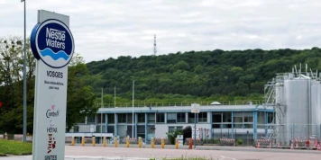 Scandale des eaux minérales : Bonneval saisit la justice administrative contre Perrier, Contrex et Vittel