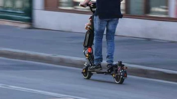 "Un quart des patients conservent un handicap" : des médecins lyonnais alertent sur la multiplication d'accidents à cause de trottinettes électriques