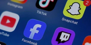 Interdiction des réseaux sociaux aux moins de 15 ans : LFI dépose un recours devant le Conseil constitutionnel