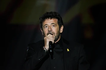 Leyla Doriane, choriste de Patrick Bruel pour « Au Café des délices », accuse le chanteur d’agression et d’intimidations