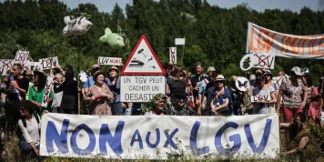 LGV Bordeaux-Toulouse : une chaîne humaine pour dire « non » au projet