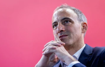 Présidentielle 2027 : Pas de primaire pour Glucksmann qui se donne trois mois pour décider s’il sera candidat