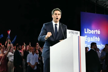 « Tout doit changer » : en meeting à Paris, Gabriel Attal réinvente… le macronisme