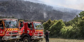 L’incendie dans la Drôme s’est étendu, un total de 370 hectares brûlés et quatre pompiers blessés