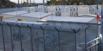 Les sites de détention italiens en Albanie favorisent des « atteintes à l’Etat de droit », accuse Amnesty International