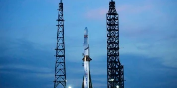La fusée New Glenn, de Blue Origin, explose spectaculairement sur sa rampe de lancement pendant un essai