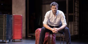 Une pièce de théâtre d’Alexis Michalik, « Passeport », annulée à Castres par la mairie RN