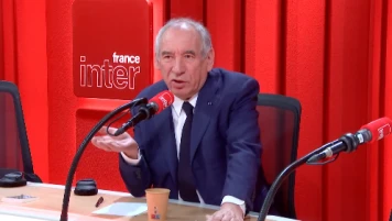 François Bayrou dégomme les candidats à la présidentielle (et les renvoie à l’Académie des menteurs)