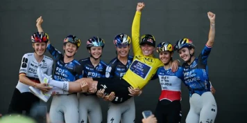 La victoire de Demi Vollering au Tour de France consacre le triomphe de « la meilleure cycliste au monde » et d’un collectif dévoué à la quête du maillot jaune