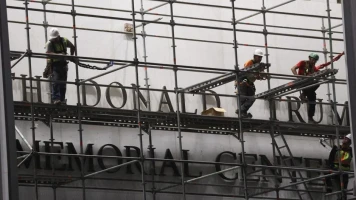 Le nom de Trump retiré de la façade d’une prestigieuse institution américaine