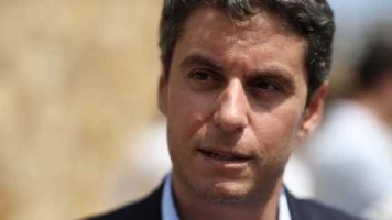 En campagne, Gabriel Attal promet un plan "massif" sur l'eau s'il est élu président