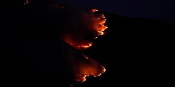 Espagne : deux des trois incendies dans la région de Madrid sont « sur le point de fusionner », le feu est « hors de contrôle », annoncent les autorités