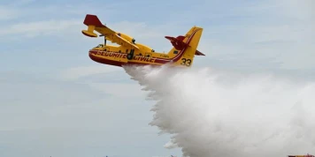 Le maintien de la flotte de Canadair, enjeu-clé de la lutte contre les feux de forêt : « Une fois encore, on va devoir s’adapter, en espérant que tout ira bien ! »