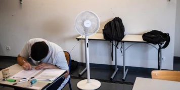 Avec la canicule, les établissements scolaires face à des températures intenables en classe : « Dans ces conditions, ça ne s’appelle plus faire cours »