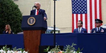 Un agent chargé du prompteur de Donald Trump, suspecté d’avoir parié de l’argent sur ses discours, a été suspendu