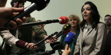 Sophia Chikirou relaxée de tentative d’escroquerie et condamnée à une amende pour le vol de chèques du « Média »