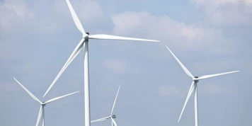 Xavier Bertrand persiste dans son soutien à une obscure fédération anti-éoliennes malgré une décision de justice