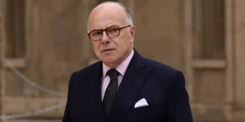 Présidentielle 2027 : Bernard Cazeneuve se déclare candidat dans un entretien au « Parisien » et décline la primaire socialiste