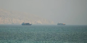 Téhéran tire sur un navire et ferme le détroit d’Ormuz « jusqu’à nouvel ordre », les Etats-Unis bombardent l’Iran