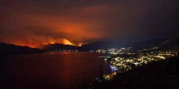 Incendies : état d’urgence et évacuations par milliers dans l’ouest du Canada, en proie à une centaine de feux
