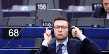 Le RN continue d’enrichir l’extrême droite radicale via le Parlement européen