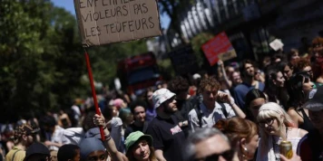 Des milliers de manifestants défendent les free-parties à Paris et à Bordeaux