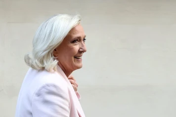 Présidentielle : un nouveau sondage donne Marine Le Pen gagnante au second tour dans tous les cas