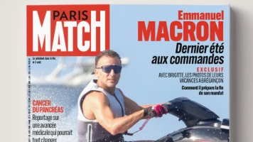 Macron sur un jet-ski fait la Une de Paris Match, ses opposants lui décernent la palme de « l’indécence »