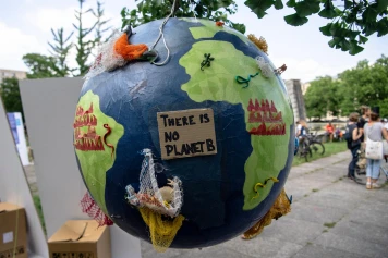« Globocide » : peut-on juger ceux qui rendent la planète inhabitable ?