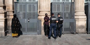 Les amendes à répétition reçues par les jeunes hommes noirs et arabes en France ont de lourdes conséquences, selon un rapport : relégation sociale, surendettement, anxiété…